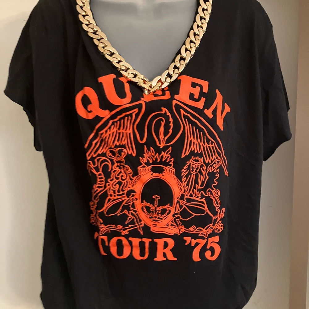Black Queen Tour '75 Graphic T-Shirt